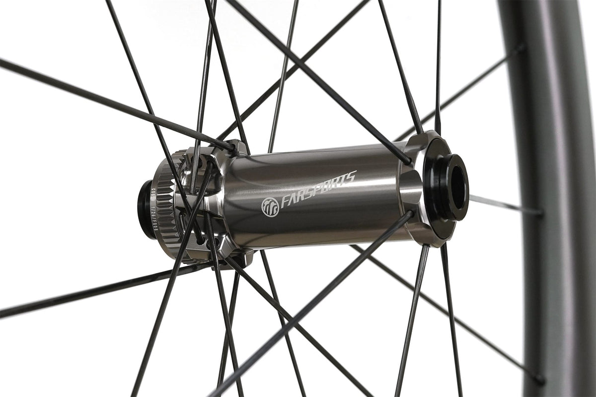 Farsports CH01 front hub close-up with Alpina Ultralite steel spokes