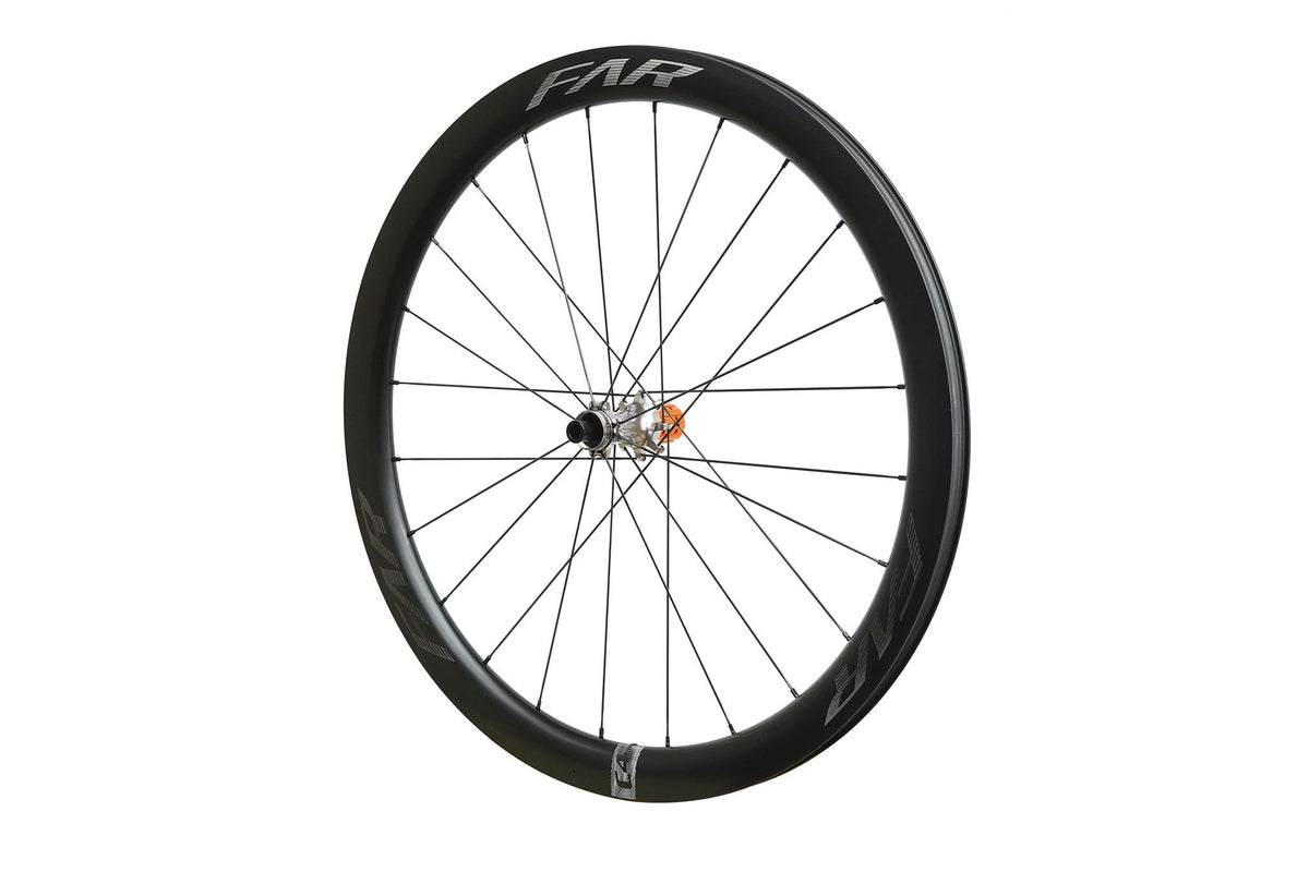 Roue Farsports C4 de face, jante 45 mm rayonnée en rayons acier Alpina Ultralite