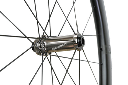 Farsports CH01 front hub close-up with Alpina Ultralite steel spokes