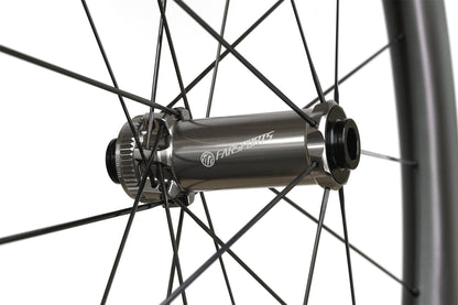 Farsports CH01 front hub close-up with Alpina Ultralite steel spokes