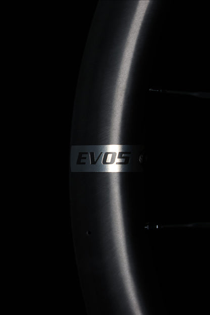 Marquage EVO5 sur la jante carbone Farsports de 50 mm