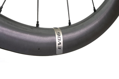 Détail de la roue Farsports EVO S6, moyeu SH01 et rayons carbone Farsports