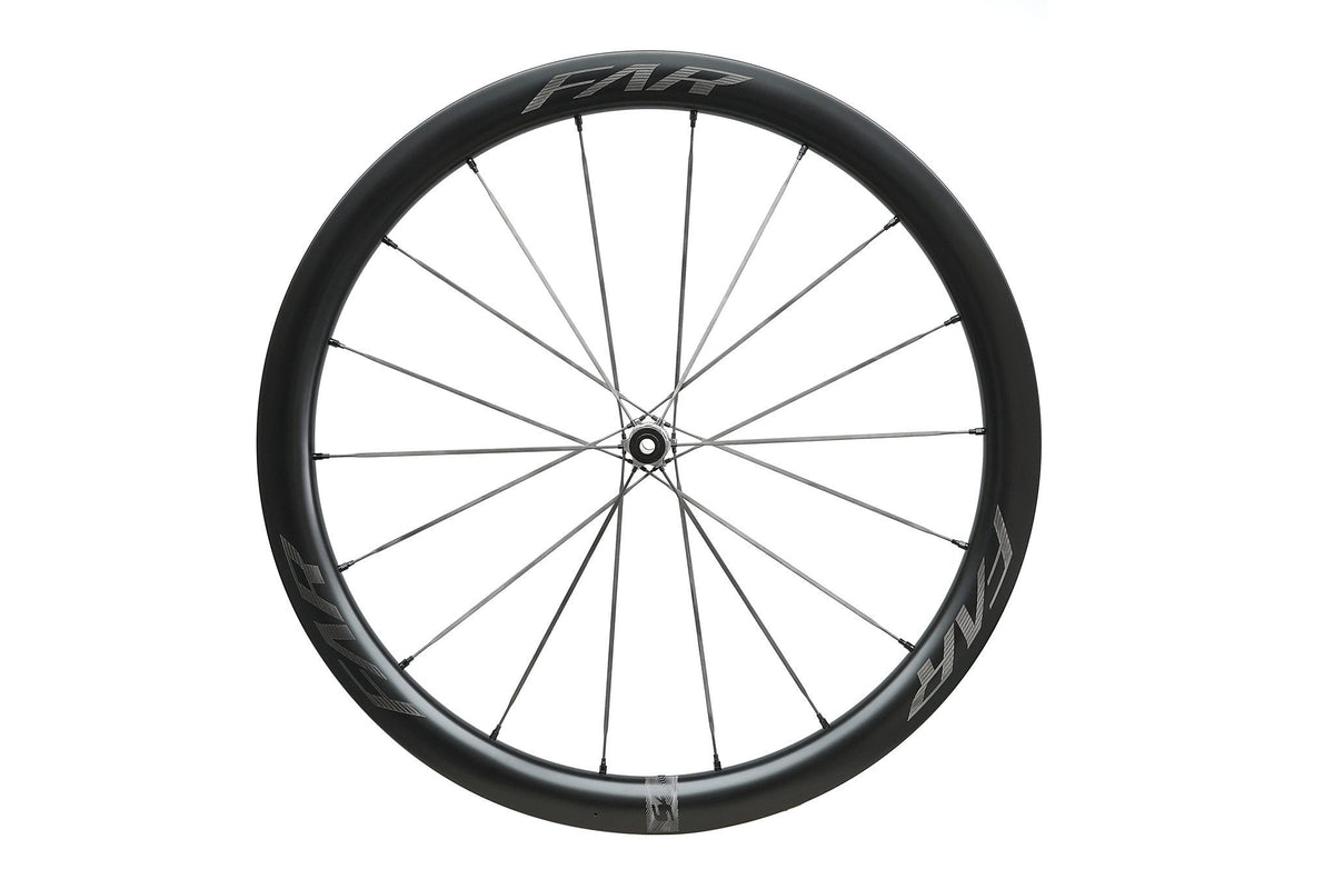 Farsports S4 wheel, three-quarter view with bladed carbon spokes